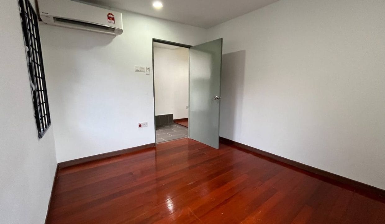 photo_2025-06-12_22-19-28